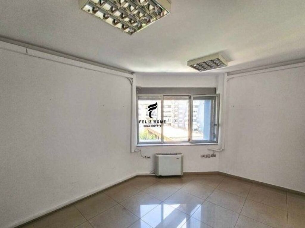 ZYRE ME QERA 300 M2 RRUGA E DIBRES 280.000 LEKE FH-69505