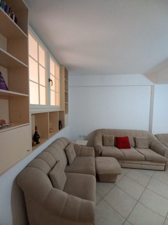 🏡 Appartamento in affitto –📍 Garden City, Vicino a Casaitalia 💰 Prezzo: 43.000 lek/mese