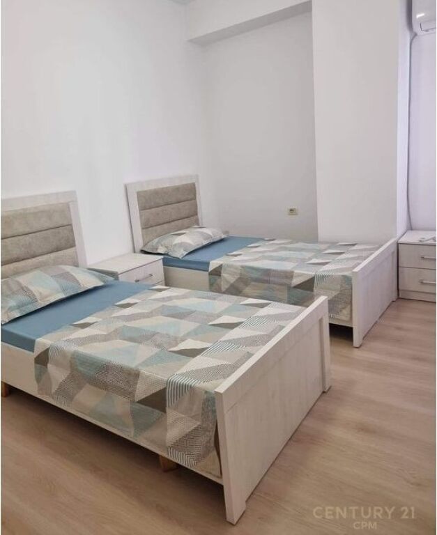 Jepet per qira apartament 2+1 tek Usluga te ish-stacioni trenit