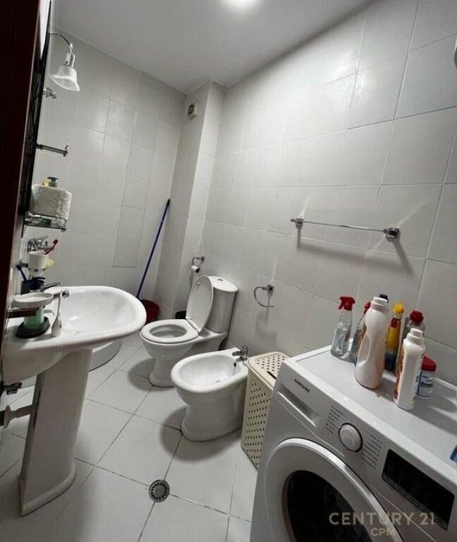 Jepet per qira apartament 2+1 tek Usluga te ish-stacioni trenit