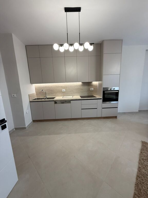 Apartament 2+1 per qera prane Farmacise 10