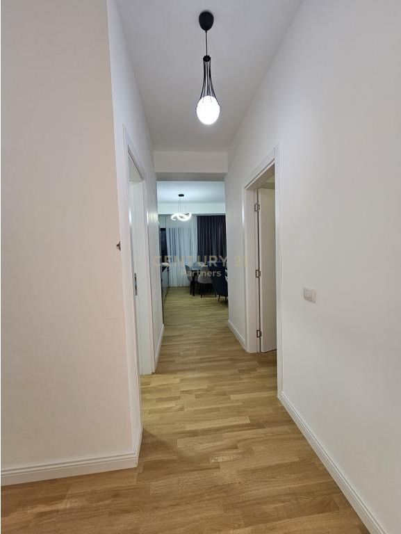 Japim me qira apartament 2+1+ verande tek Rezidenca Kodra e Diellit