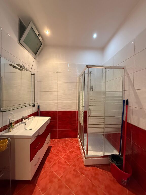 🏠Shitet Apartament 2+1 📍Kompleksi Halili, prane Selvise💶 Çmimi: 250.000€ -Me Hipoteke