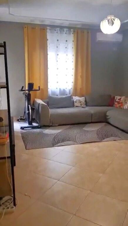 🏢Lago Secco, vicino a Queen’s Coffee, si affitta appartamento 2+1 arredato. 60.000 Leke    