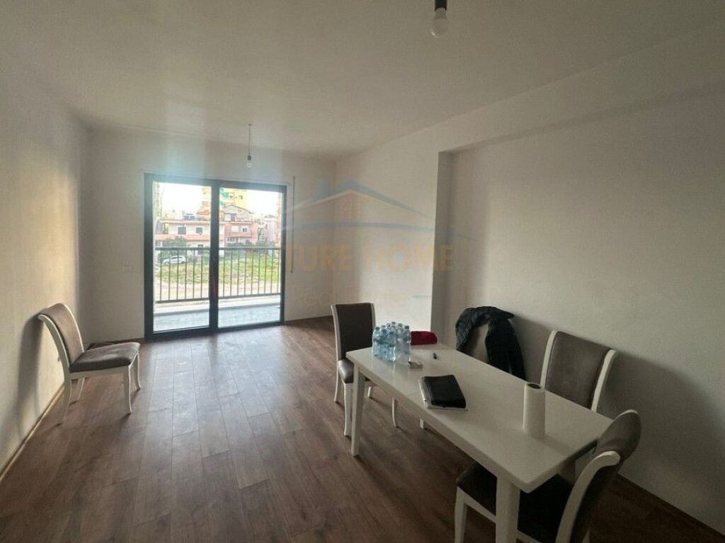 Shitet, Apartament 2+1+2+Post Parkimi, Bulevardi Ri, Tirane