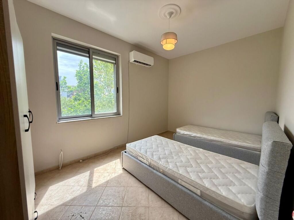 📣 AFFITTO Appartamento 2+1+2 con Parcheggio 📍 Di fronte a Delijorgjit 🛣️ Via "Kavajes" ✨ 💶 Prezzo 80.000 Leke/Mese