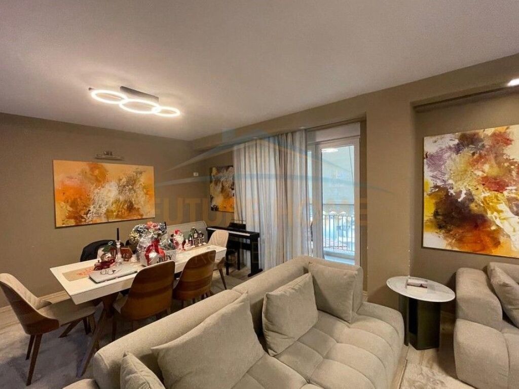 Shitet, Apartament 2+1+2, Qytet Studenti, Tiranë