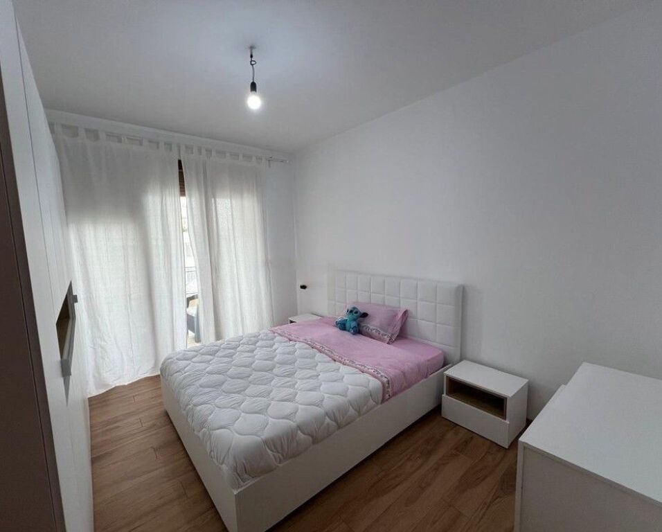 Shitet apartament 2+1 Fresk