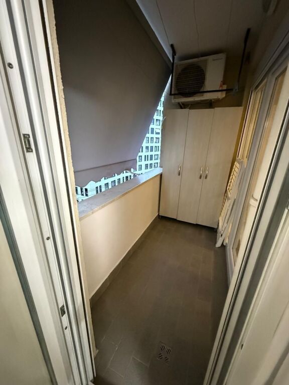 21-Dhjetori Jepet apartament me qira 2+1 Kontakti