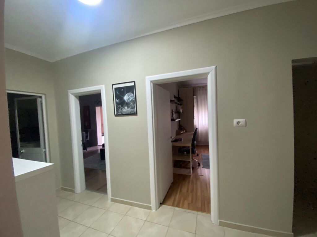 Jepet me Qera Apartament 2+1+2 ,Qender