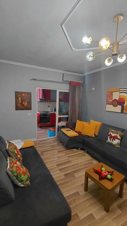 jepet me qera apartament 2+1 tek big markei