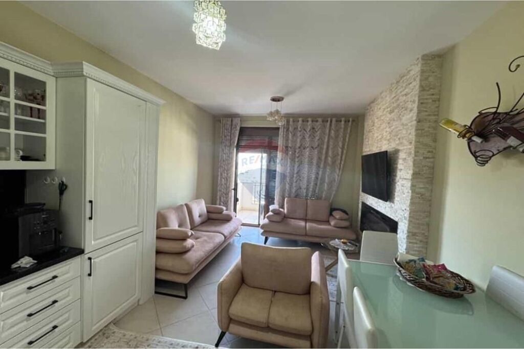 Apartament me qera 1+1