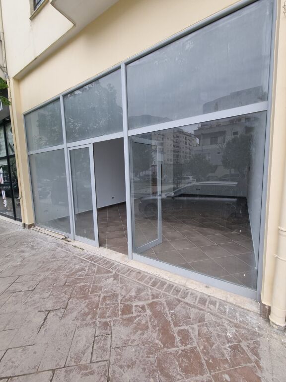 Rent | Ambjent Biznesi | Rruga Sokrat Miho | 400 €/month