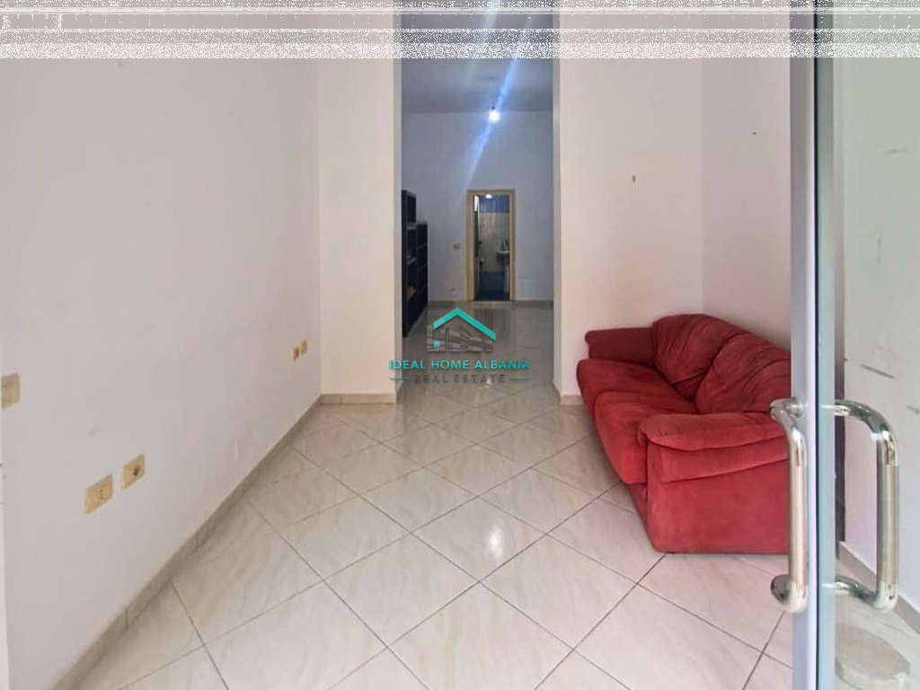 DYQAN ME QERA – PRANË PORTIT, VLORË