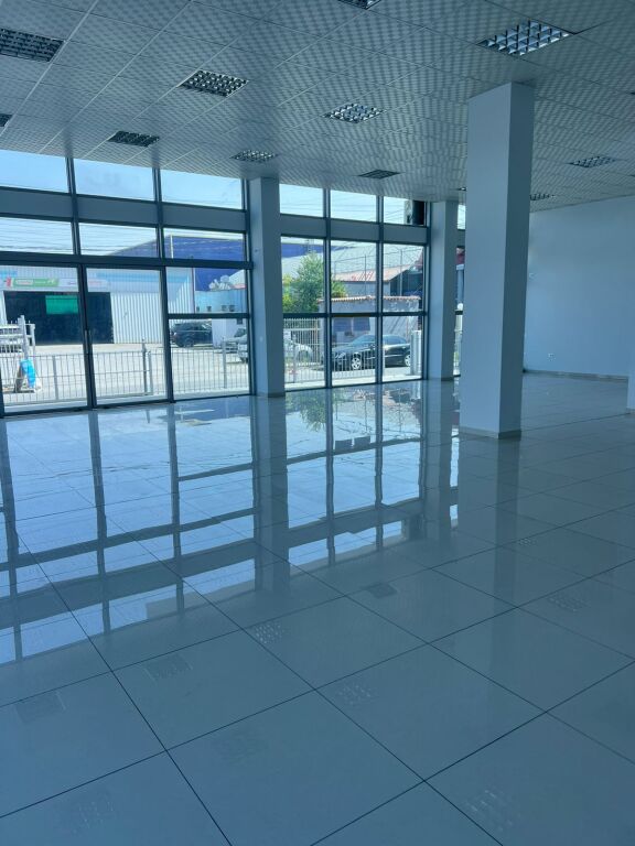 JEPET DYQAN ME QERA 160M2 MEZEZ FUSHE