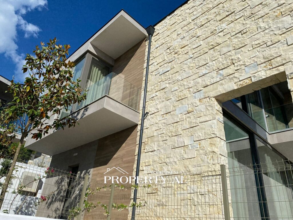 Vile ne shitje ne Dhermi