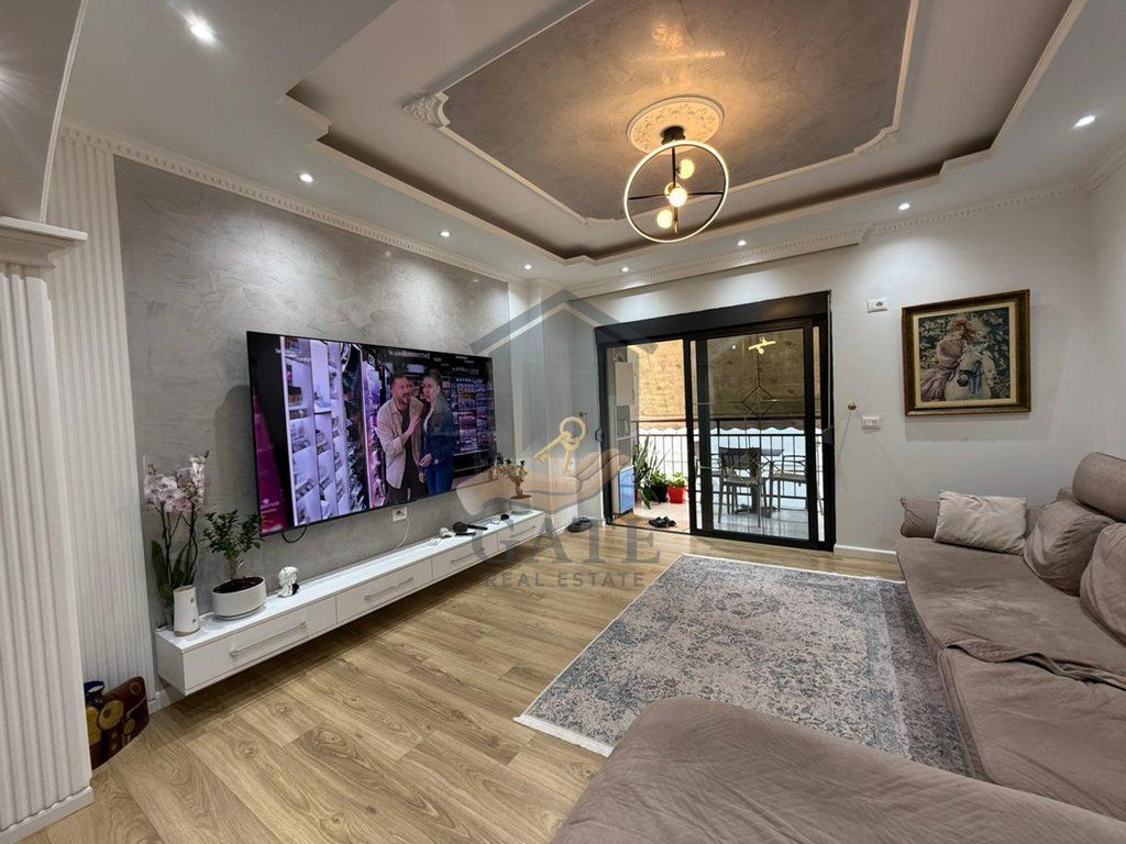 Shitet apartament 2+1 me 2 tualete pranë Hotel Antalya