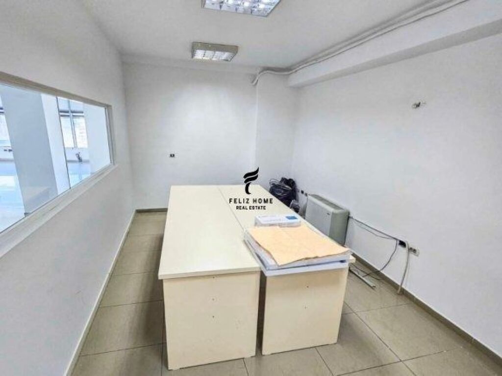 ZYRE ME QERA 300 M2 RRUGA E DIBRES 280.000 LEKE FH-69505