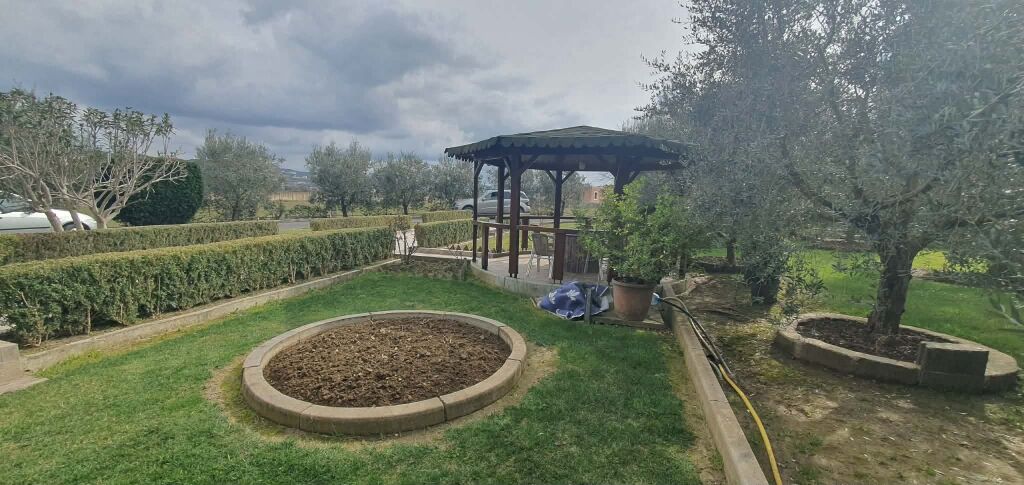 VILLA SU TRE PIANI IN VENDITA  - VORE