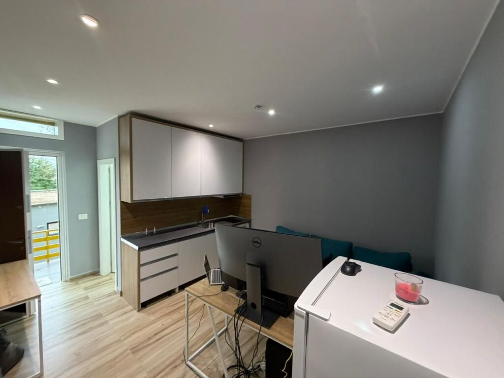 📣 SHITET Apartament 1+1 📍 Prane Liqenit Te Thate 🛣️ Rruga "Eduard Mano" ✨💶 Cmimi 80.000 Euro (i Pa Diskutueshem)