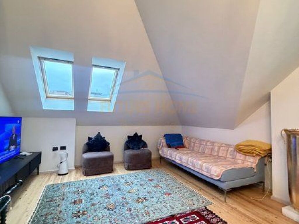 Shitet Apartament 2+1+2 , Komuna e Parisit