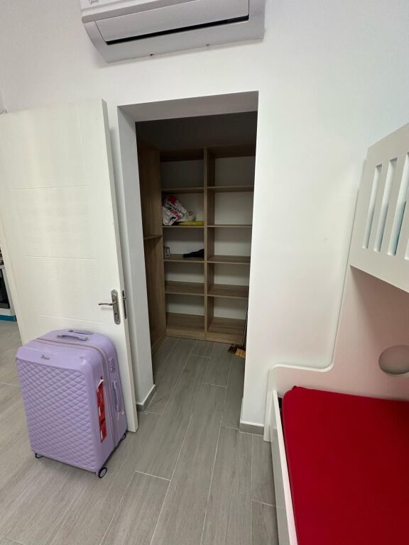 Jepet me qira apartament 1+1