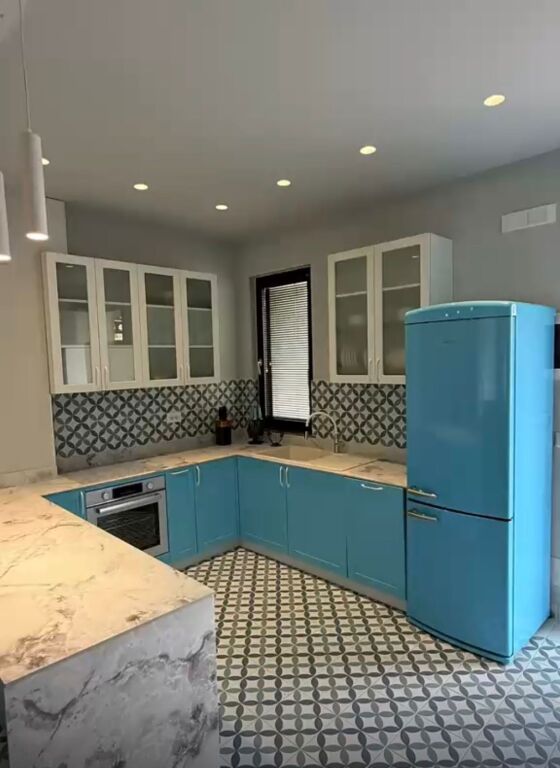 SHITET VILE 2 KATESHE PRANE PISHAVE QERRET, GOLEM