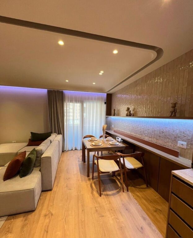 🏡 Jepet me qera apartament 1+1 te Oasis Residence, Astir  ✔️ Apartamenti eshte i arreduar plotesisht ✔️ Arredim modern dhe bashkekohor ✔️ Perfshin vend parkimi 🚗 ✔️ Zone e qete dhe e aksesueshme  💰 Cmimi: 70,000 leke / muaj