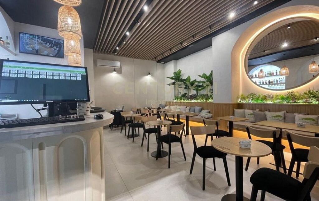 Lokal me qira, Rruga e Barrikadave