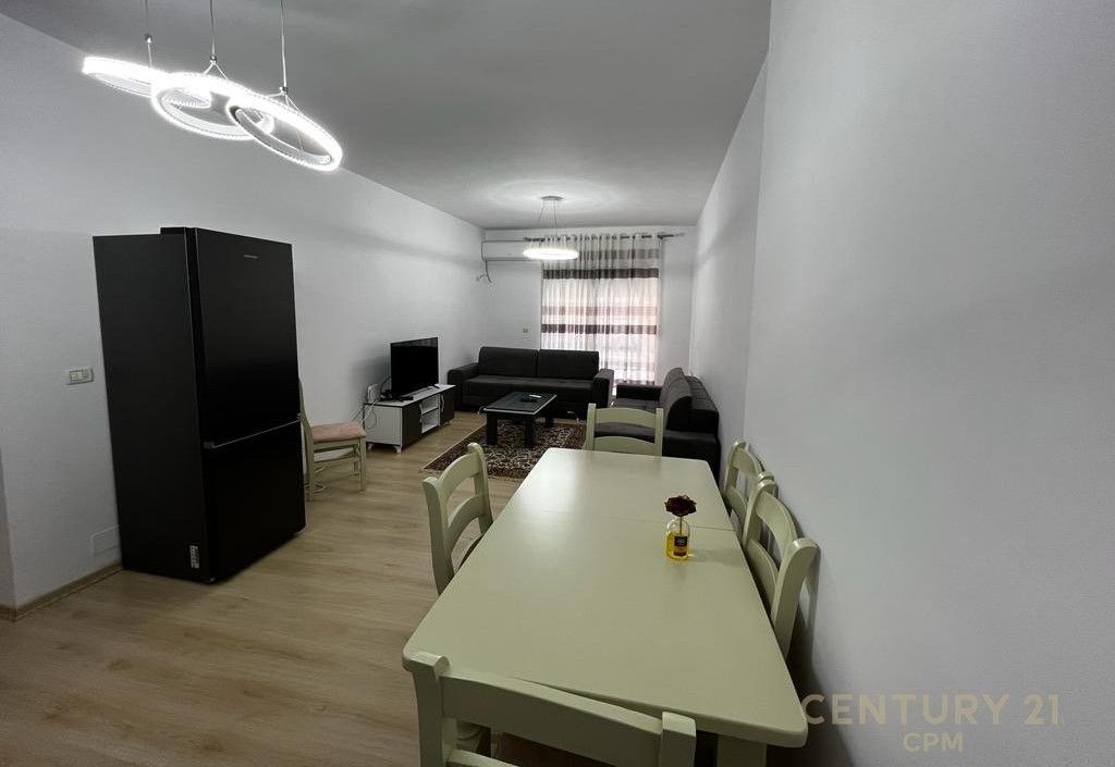 Jepet per qira apartament 2+1 tek Usluga te ish-stacioni trenit