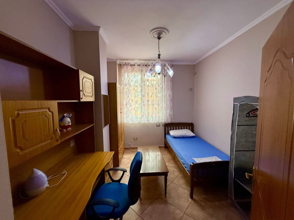 📣 QERA Apartament 2+1+2 Me Ballkon 📍 Rruga e "Kavajes", Perballe Xhamise 💶 Cmimi 70.000 Leke/Muaj✨