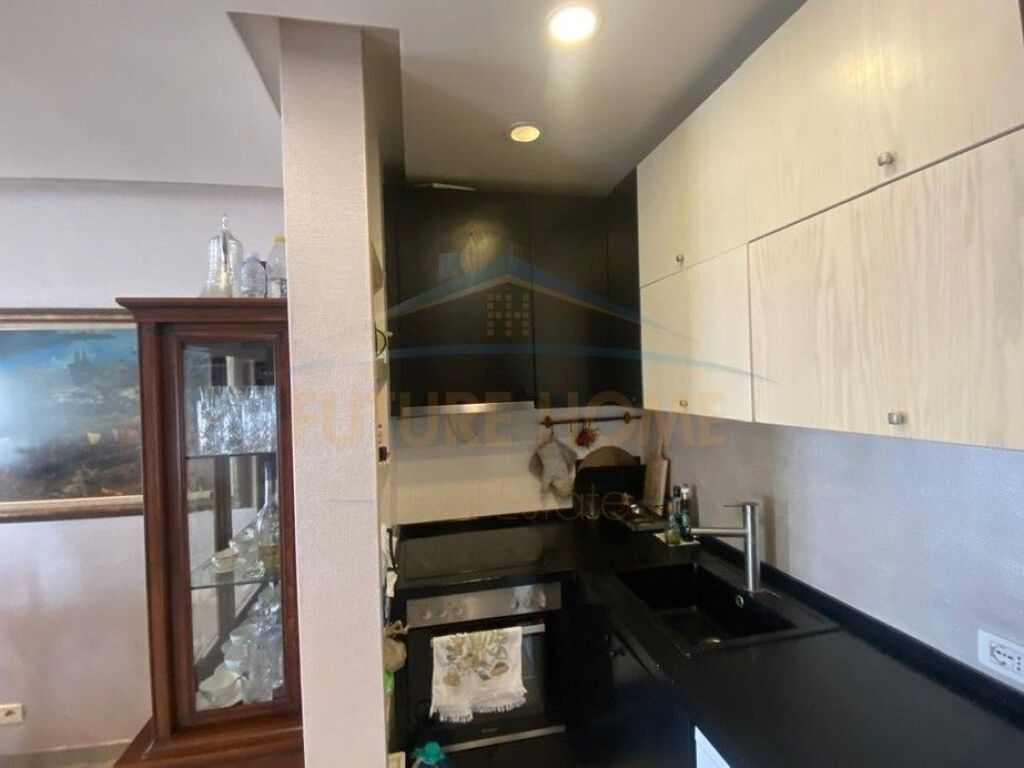 Shitet, Apartament 3+1, Kompleksi "Kontakt", 21 Dhjetori