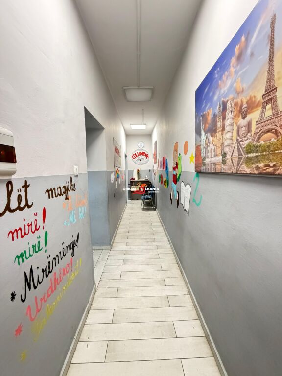 Zyre me qera 3 Ambiente pune ne Bllok prane Conadit, Tirane (ID 42611526)