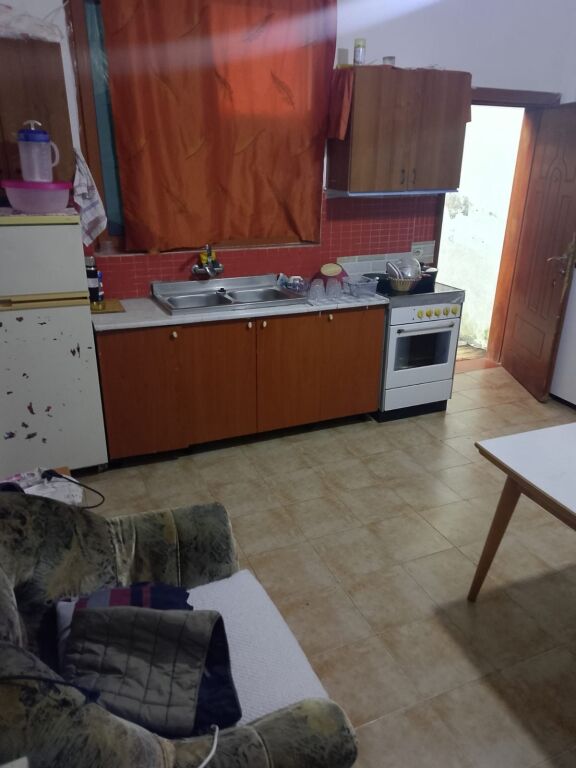Qera | Shtëpi private 1 + 1 | Rruga 5 Maji | 200 €/muaj
