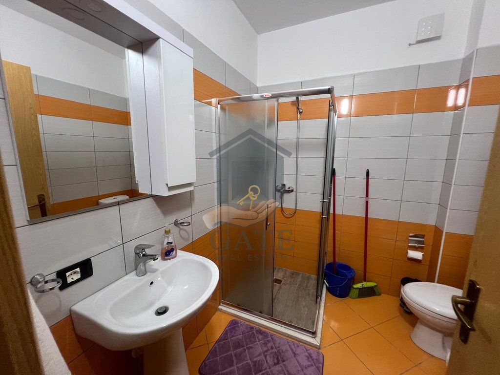 Jepet me qira apartament 1+1 në zonën e Shkëmbit të Kavajës