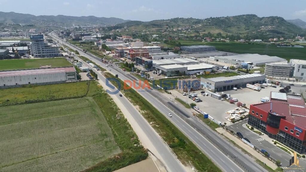 TERRENO IN VENDITA SUL LATO DELL'AUTOSTRADA – SUPER OPPORTUNITÀ DI INVESTIMENTO 📍 Autostrada Tirana–Durrës (Xhafzotaj)