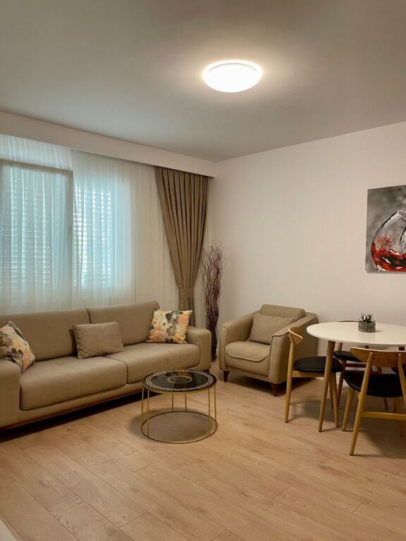 Appartamento moderno 2+1 in affitto – Via Kavajës, vicino alla Chiesa Ortodossa !