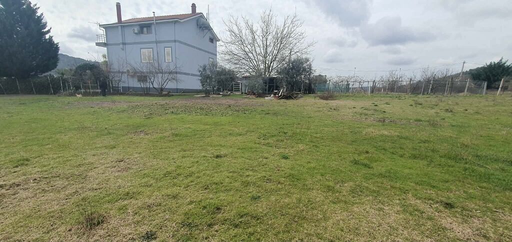 VILLA SU TRE PIANI IN VENDITA  - VORE