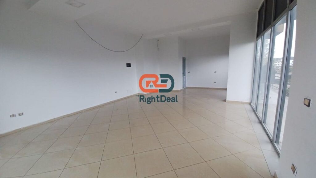 Tek Kthesa E Kamzes, Shitet Njesi Biznesi, Ideale Per Investim!!!