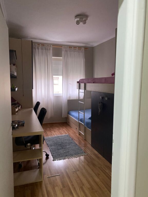 Jepet me Qera Apartament 2+1+2 ,Qender
