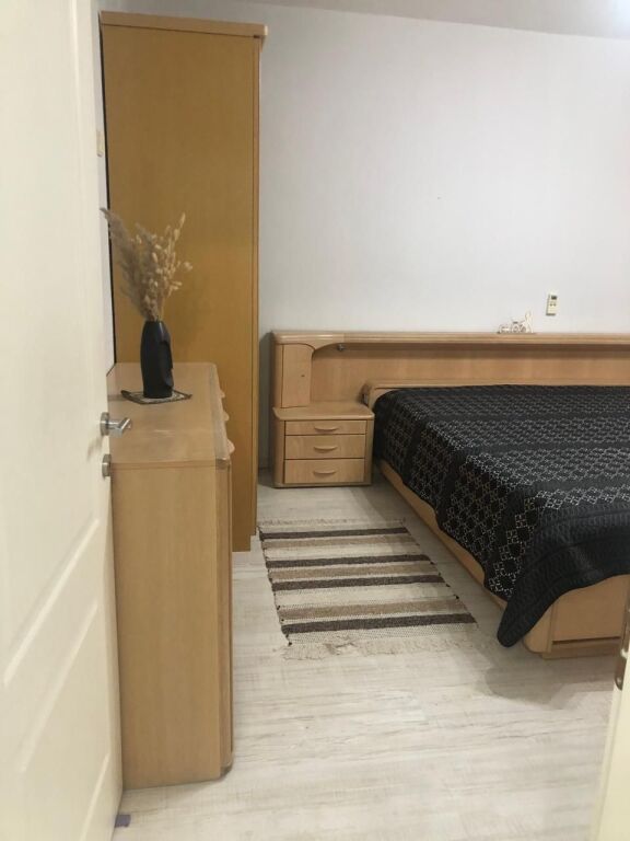 Jepet me qera apartament 1+1 ne Ali Dem