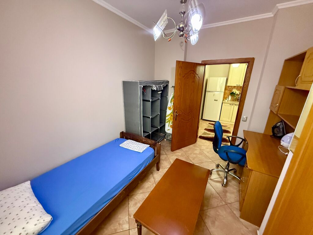 📣 QERA Apartament 2+1+2 Me Ballkon 📍 Rruga e "Kavajes", Perballe Xhamise 💶 Cmimi 70.000 Leke/Muaj✨