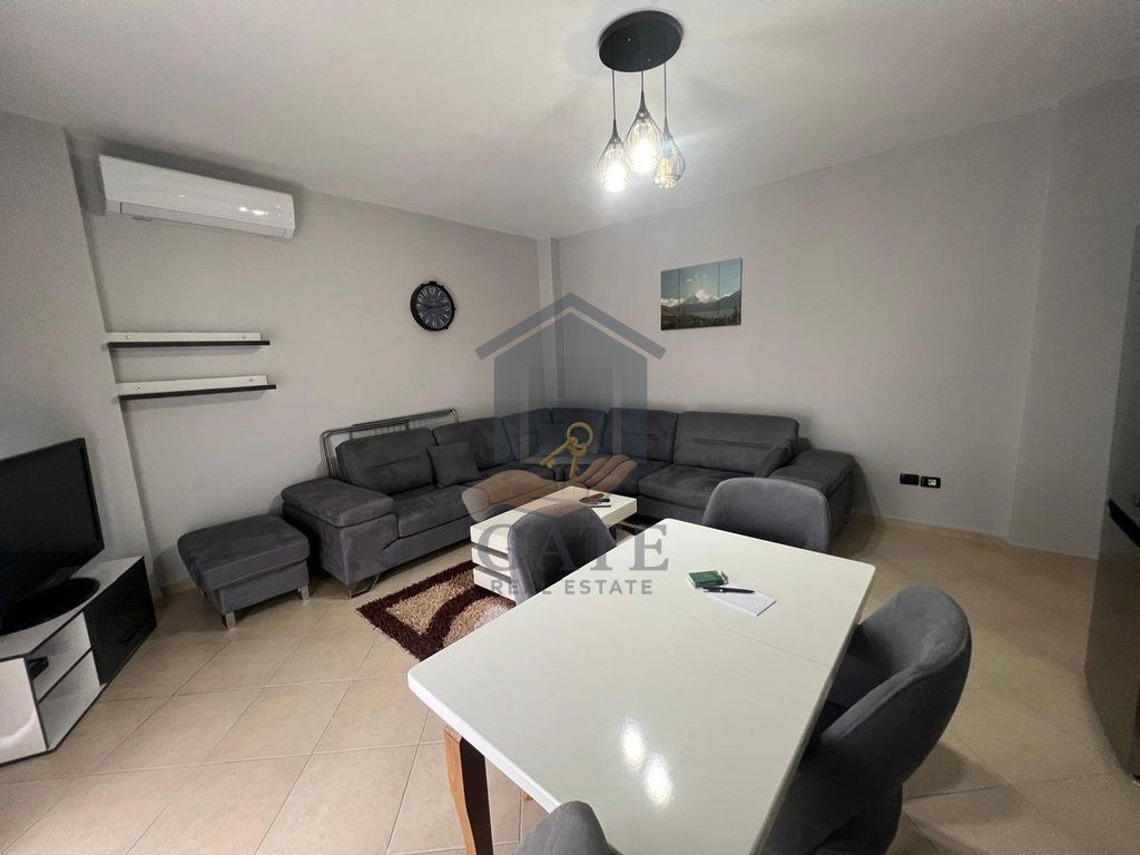 Jepet me qira apartament 1+1 në zonën e Shkëmbit të Kavajës