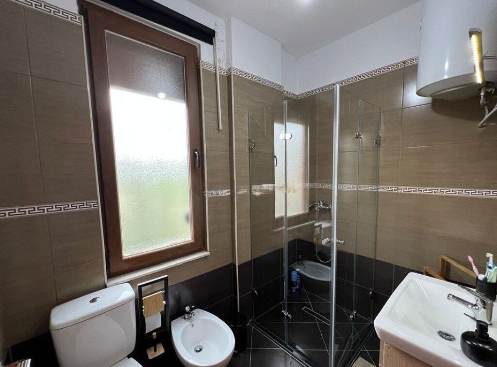 Shitet apartament 2+1 Fresk