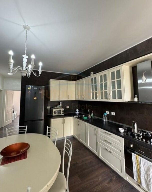 Qera, Apartament 2+1+2+ Post parkimi , Fresk