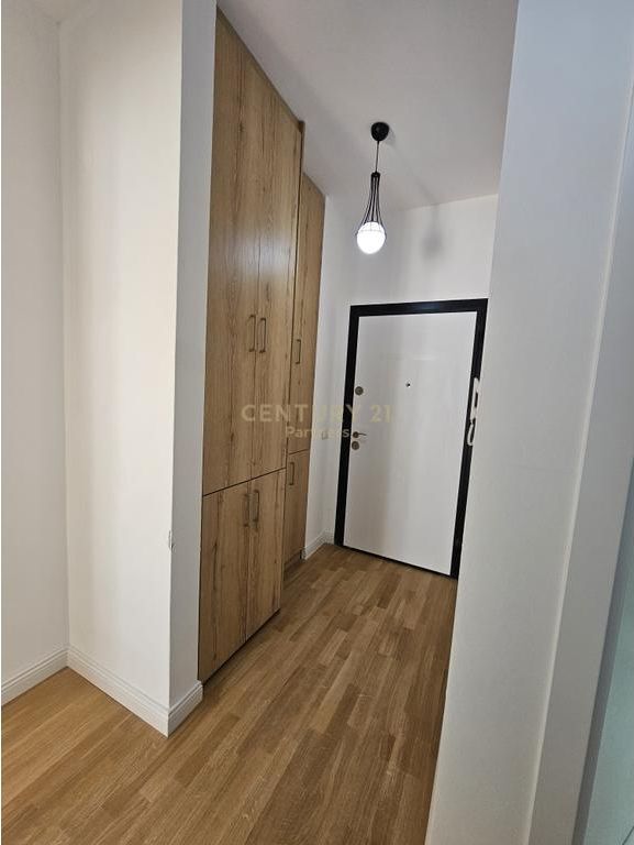 Japim me qira apartament 2+1+ verande tek Rezidenca Kodra e Diellit