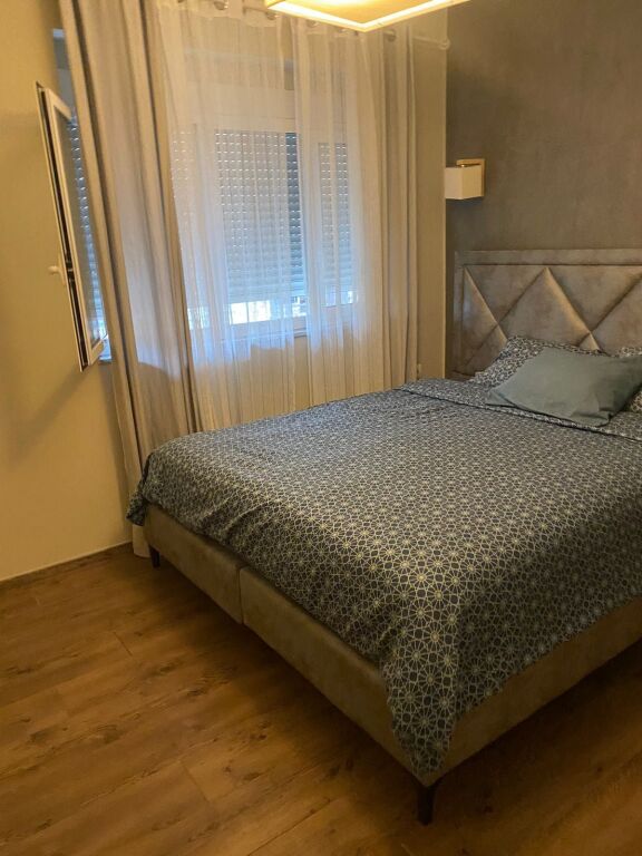 Jepet me Qera Apartament 2+1+2 ,Qender