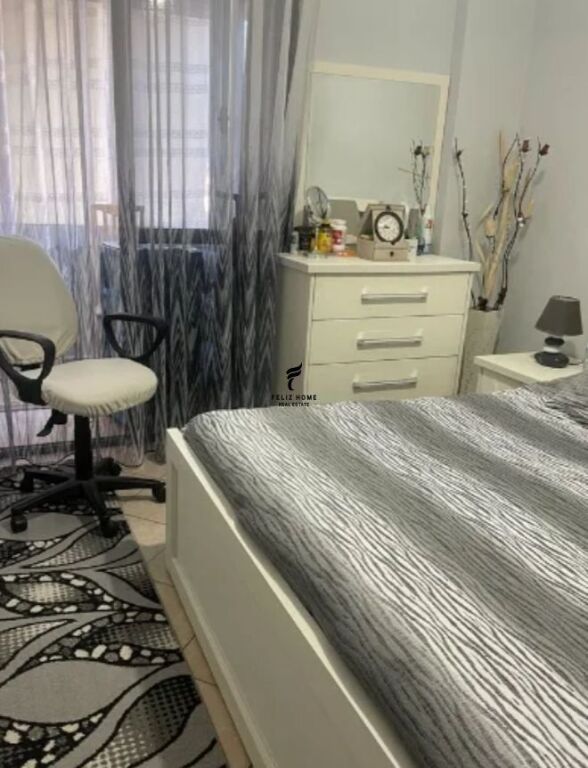 APARTAMENT ME QERA 1+1 21 DHJETORI 50.000 LEKE FH-69522