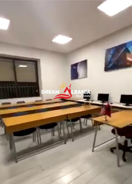 Zyre me qera 3 Ambiente pune ne Bllok prane Conadit, Tirane (ID 42611526)