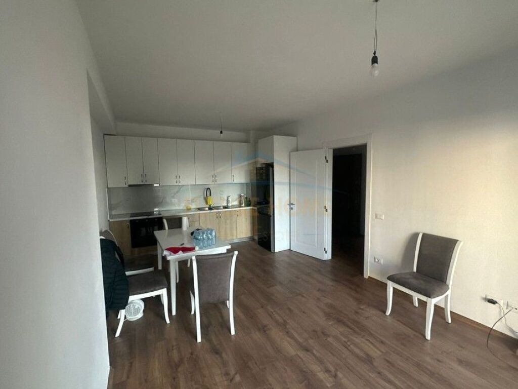 Shitet, Apartament 2+1+2+Post Parkimi, Bulevardi Ri, Tirane